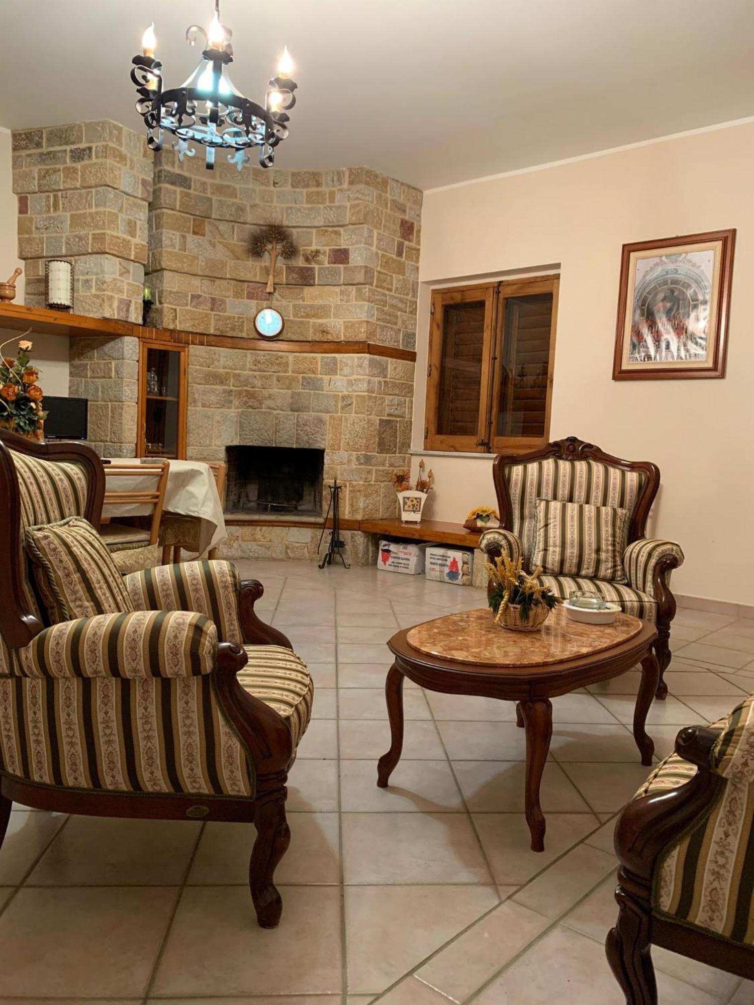 Casa Vacanze Villa Mariano Gangi Eksteriør bilde