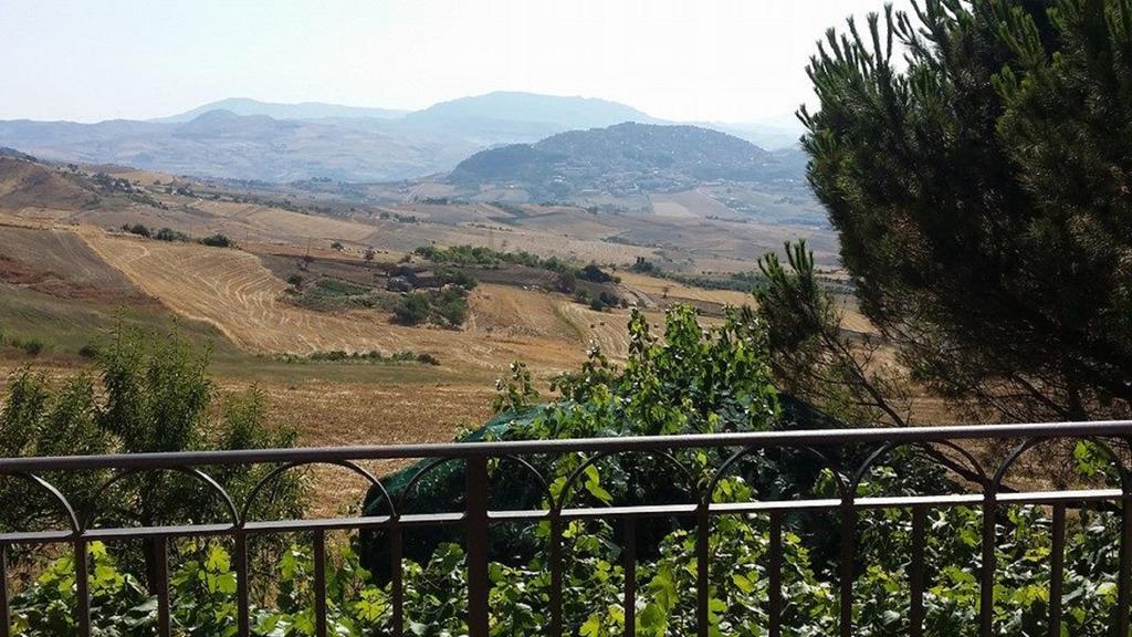 Casa Vacanze Villa Mariano Gangi Eksteriør bilde